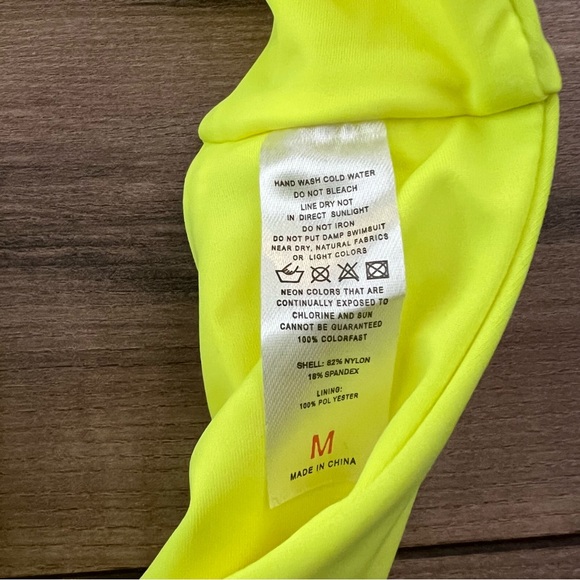 Knot front‎ bikini - Picture 6 of 8